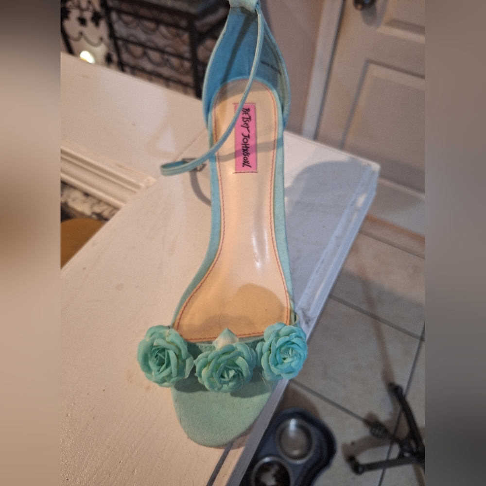 Womens BetseyJohnson stiletto party sandals. Mint green suede, 3.5" heel size 10